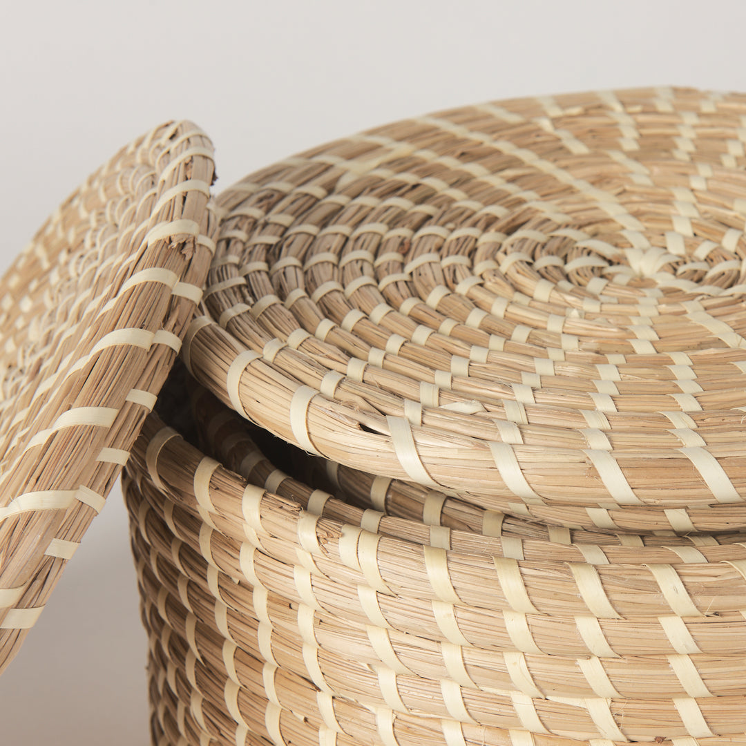 Kailini Set of 3 Nesting Seagrass & Palm Leaf Boxes with Lids Decor Mercana