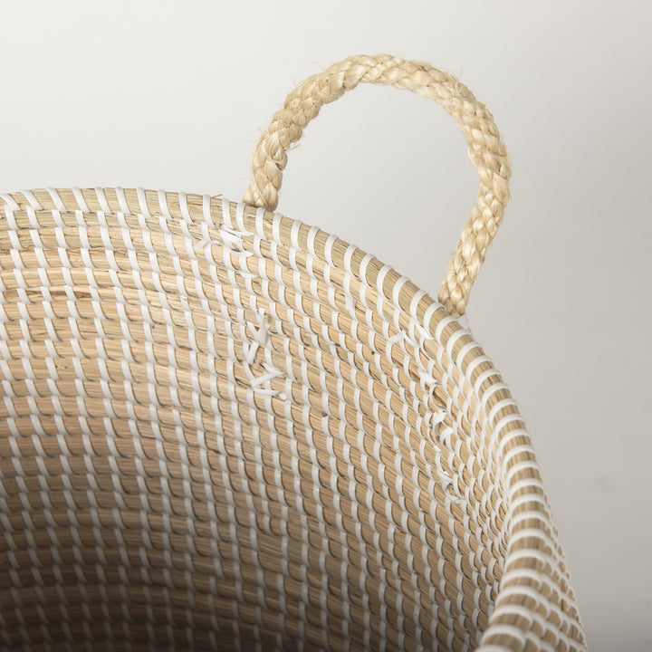 Kairi Set of 2 Seagrass Floor Baskets w/ Lids and Handles Decor Mercana