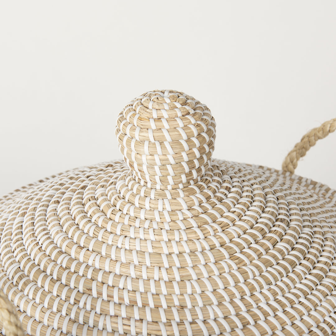Kairi Set of 2 Seagrass Floor Baskets w/ Lids and Handles Decor Mercana