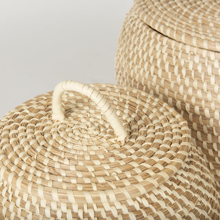 Kalopa Set of 2 Seagrass Floor Baskets w/ Flat Handled Lid Decor Mercana