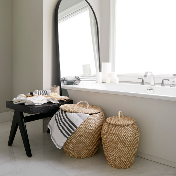 Kalopa Set of 2 Seagrass Floor Baskets w/ Flat Handled Lid Decor Mercana
