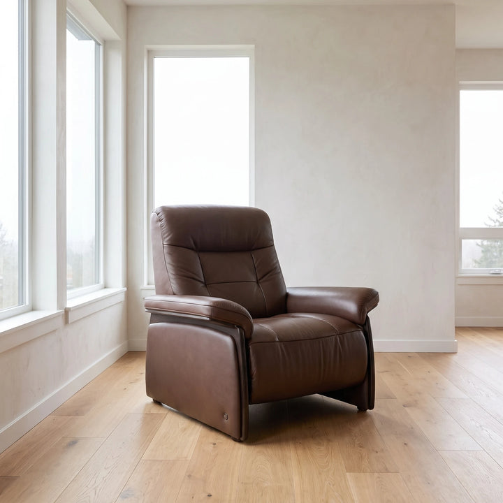 Mary One Seat Chair Wood with Arms clearance Ekornes